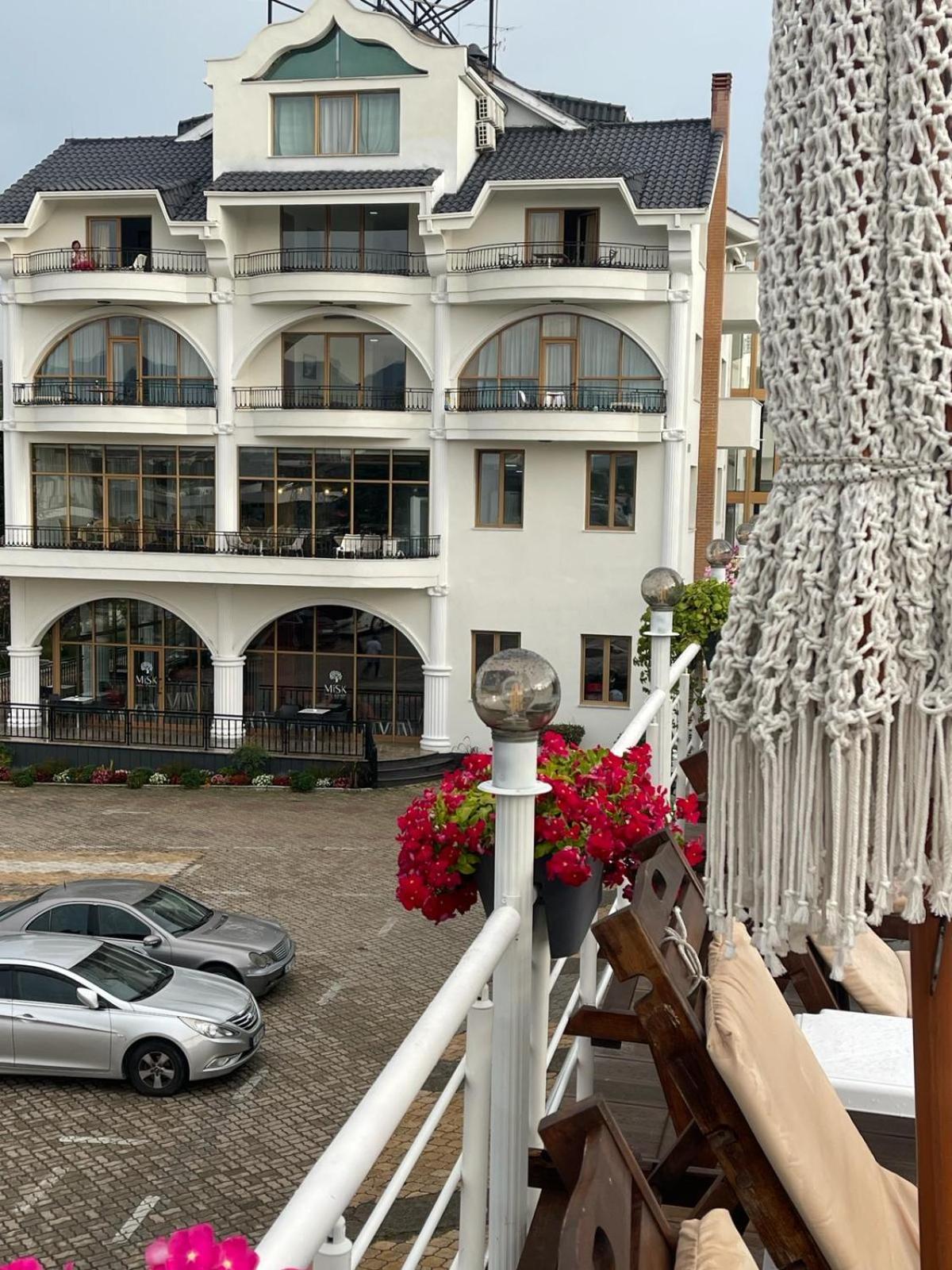 Misk Hotel & Resort Tiranë Ngoại thất bức ảnh